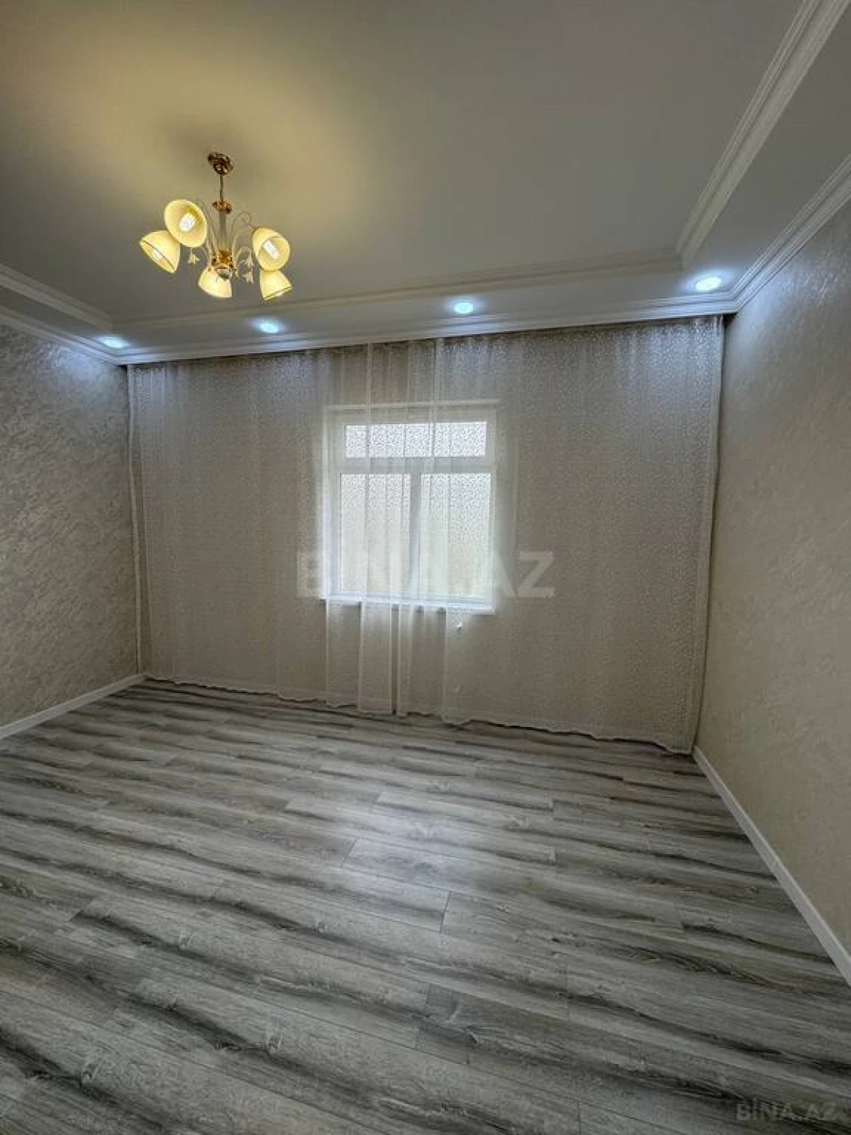 Satılır 5 otaqlı həyət evi 200 m²