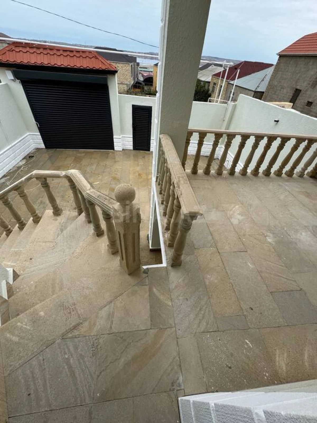 Satılır 5 otaqlı həyət evi 200 m²