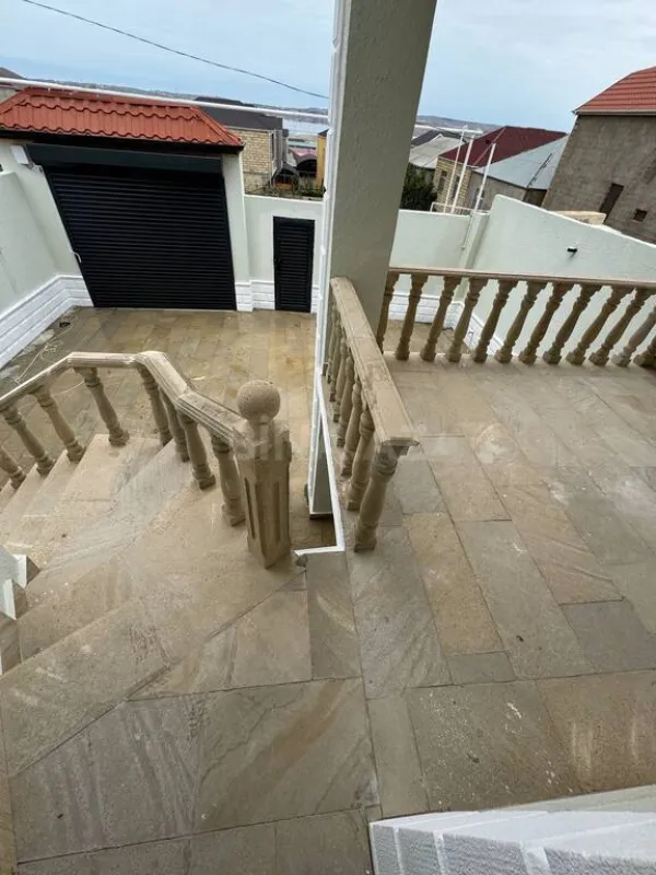 Satılır 5 otaqlı həyət evi 200 m²
