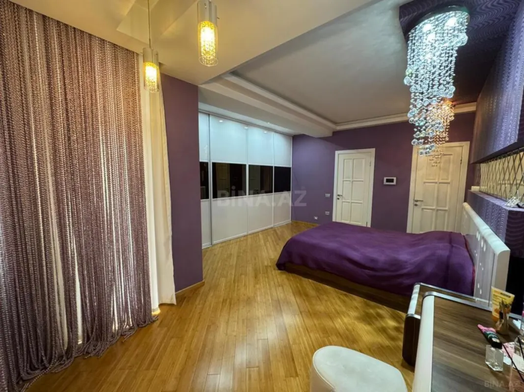 Satılır 4 otaqlı mənzil 200 m²