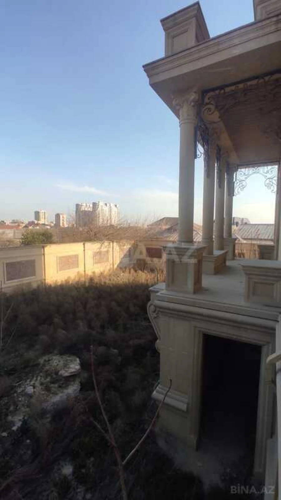 Satılır 10 otaqlı həyət evi 1200 m²