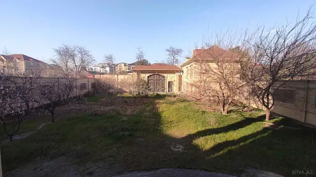 Satılır 10 otaqlı həyət evi 1200 m²