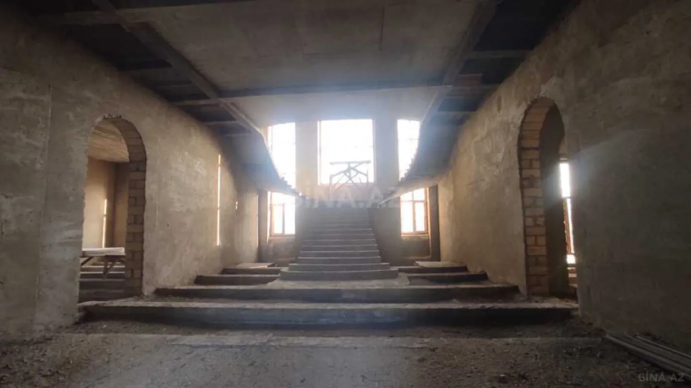 Satılır 10 otaqlı həyət evi 1200 m²