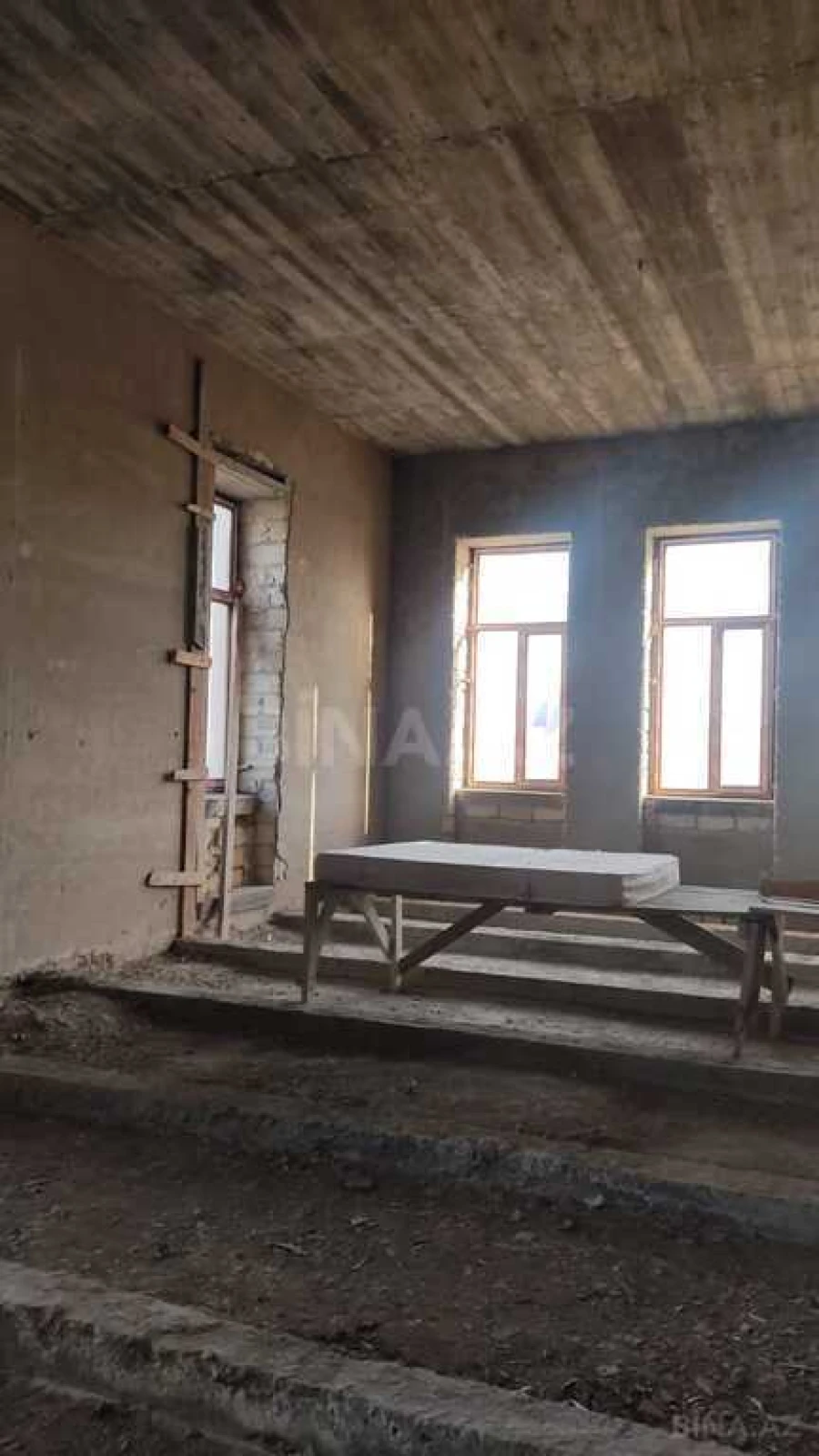 Satılır 10 otaqlı həyət evi 1200 m²