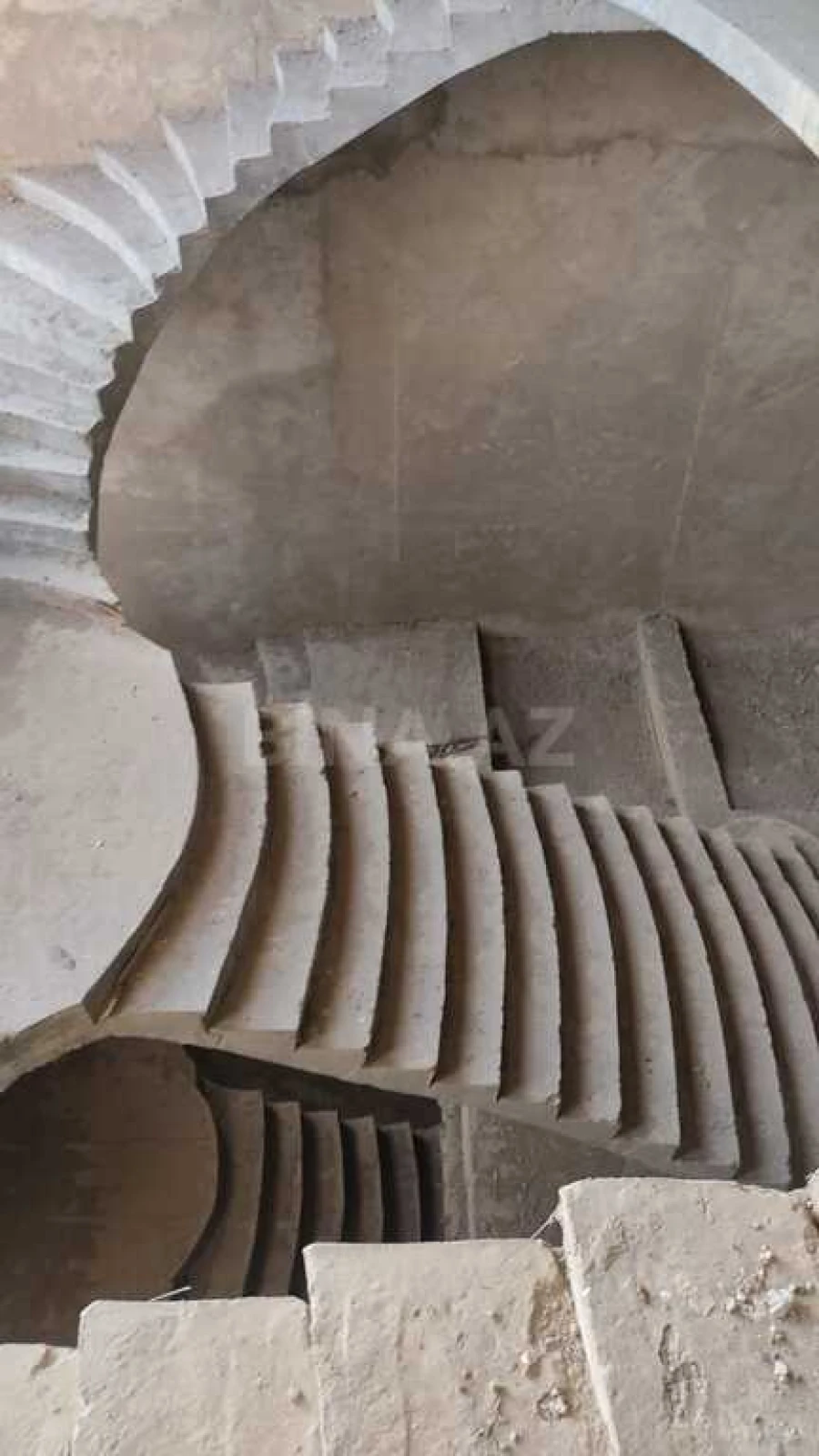 Satılır 10 otaqlı həyət evi 1200 m²