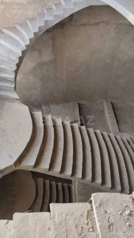 Satılır 10 otaqlı həyət evi 1200 m²