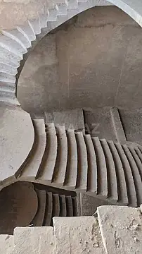 Satılır 10 otaqlı həyət evi 1200 m²