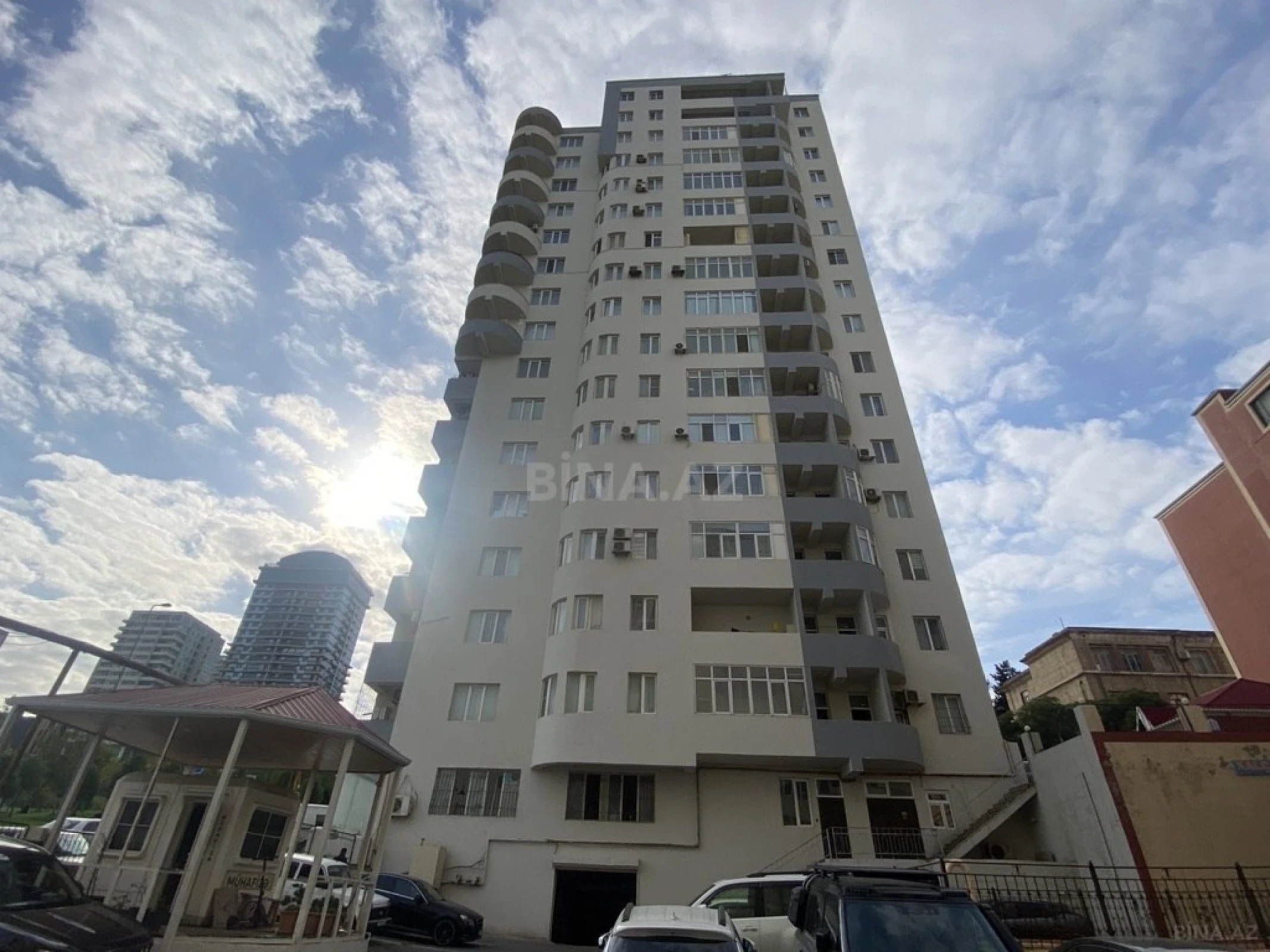 Satılır 4 otaqlı mənzil 170 m²