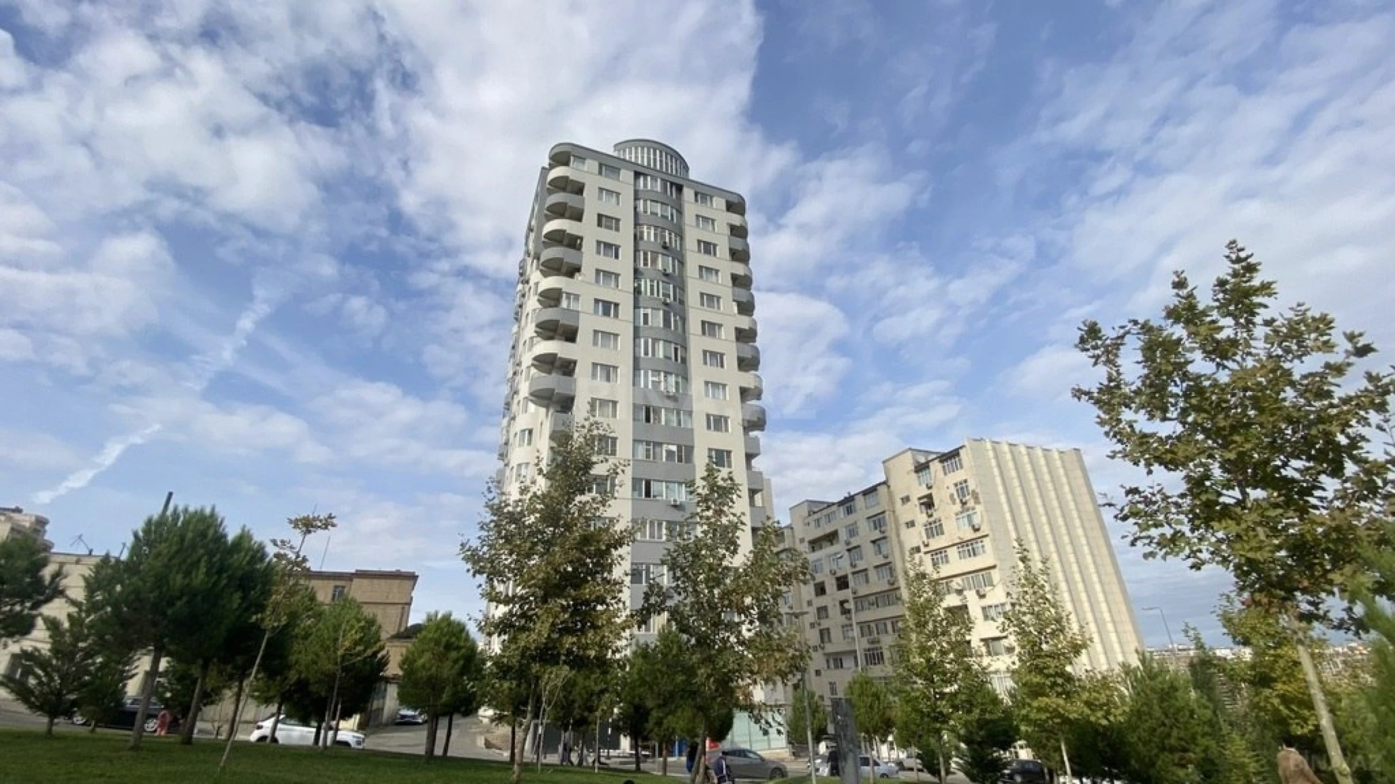 Satılır 4 otaqlı mənzil 170 m²