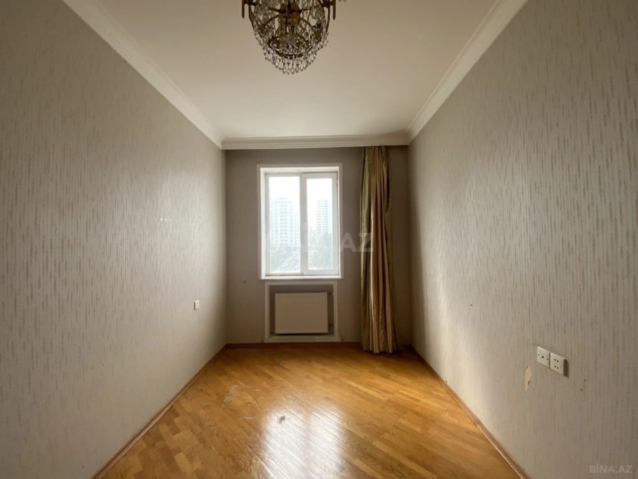 Satılır 4 otaqlı mənzil 170 m²