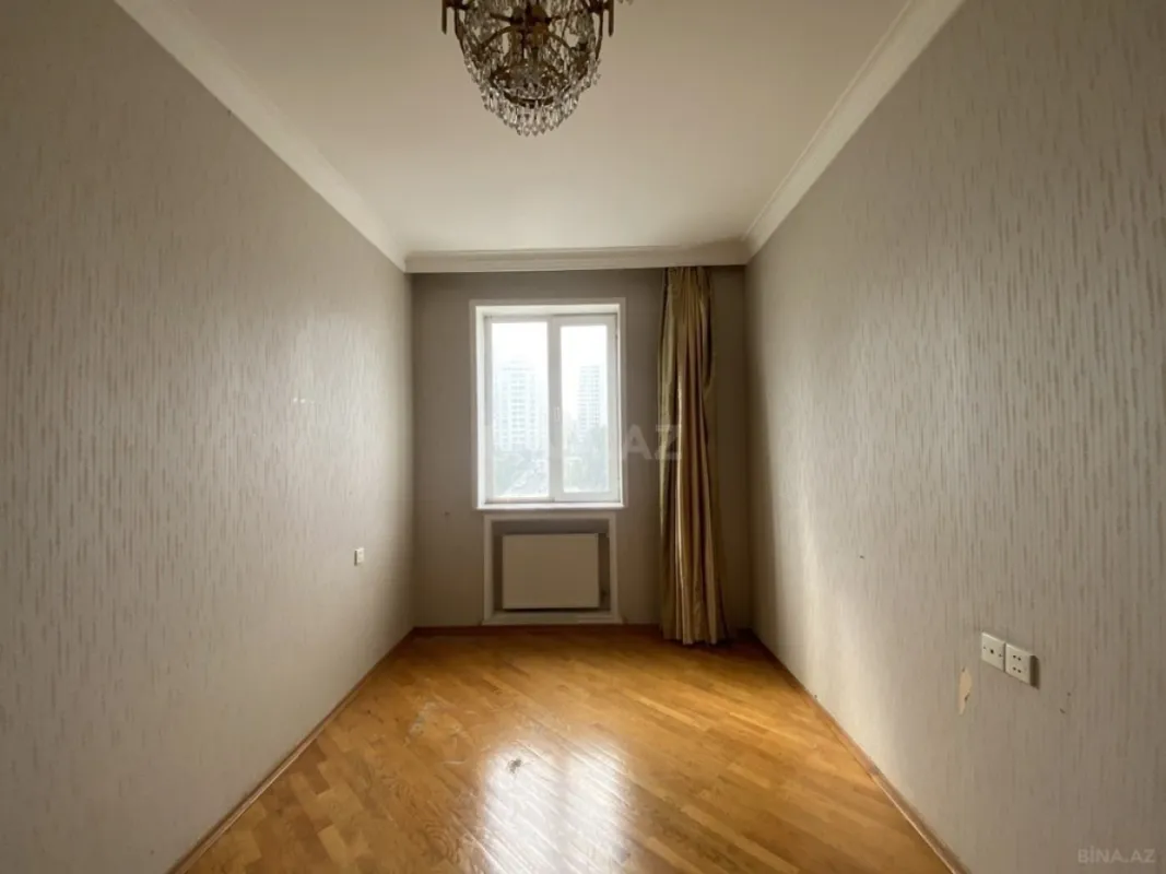 Satılır 4 otaqlı mənzil 170 m²
