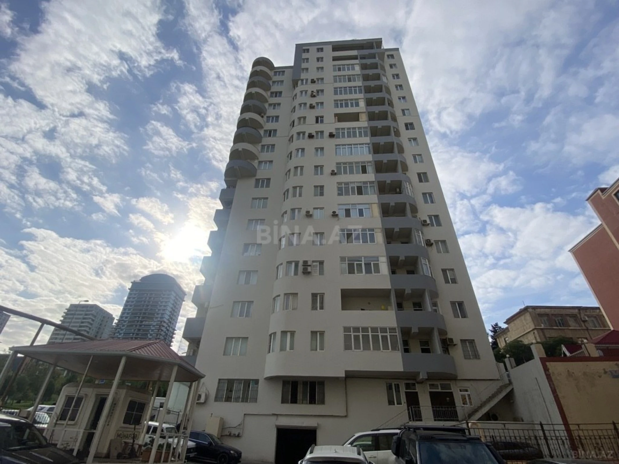 Satılır 4 otaqlı mənzil 170 m²