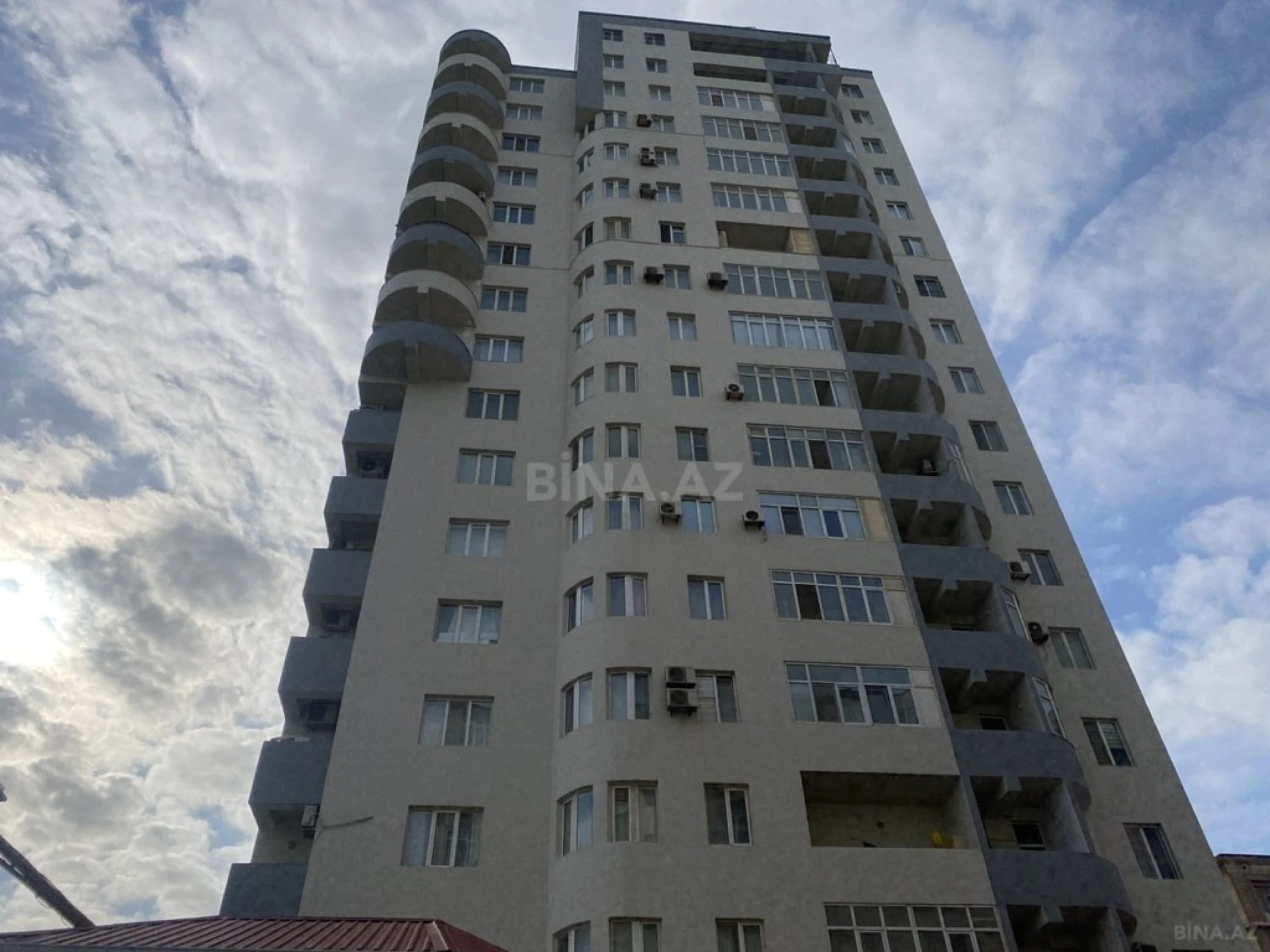 Satılır 4 otaqlı mənzil 170 m²