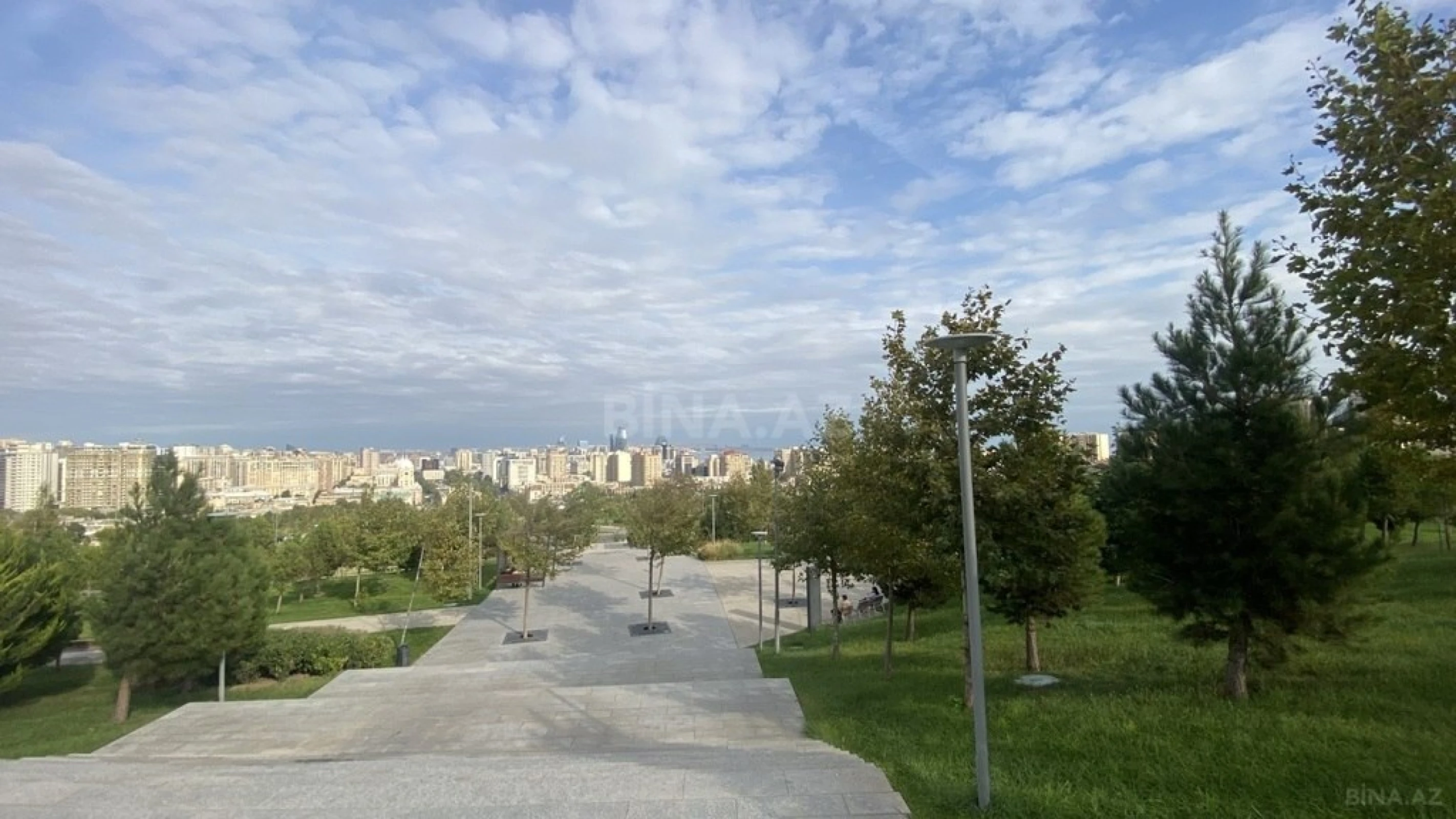 Satılır 4 otaqlı mənzil 170 m²