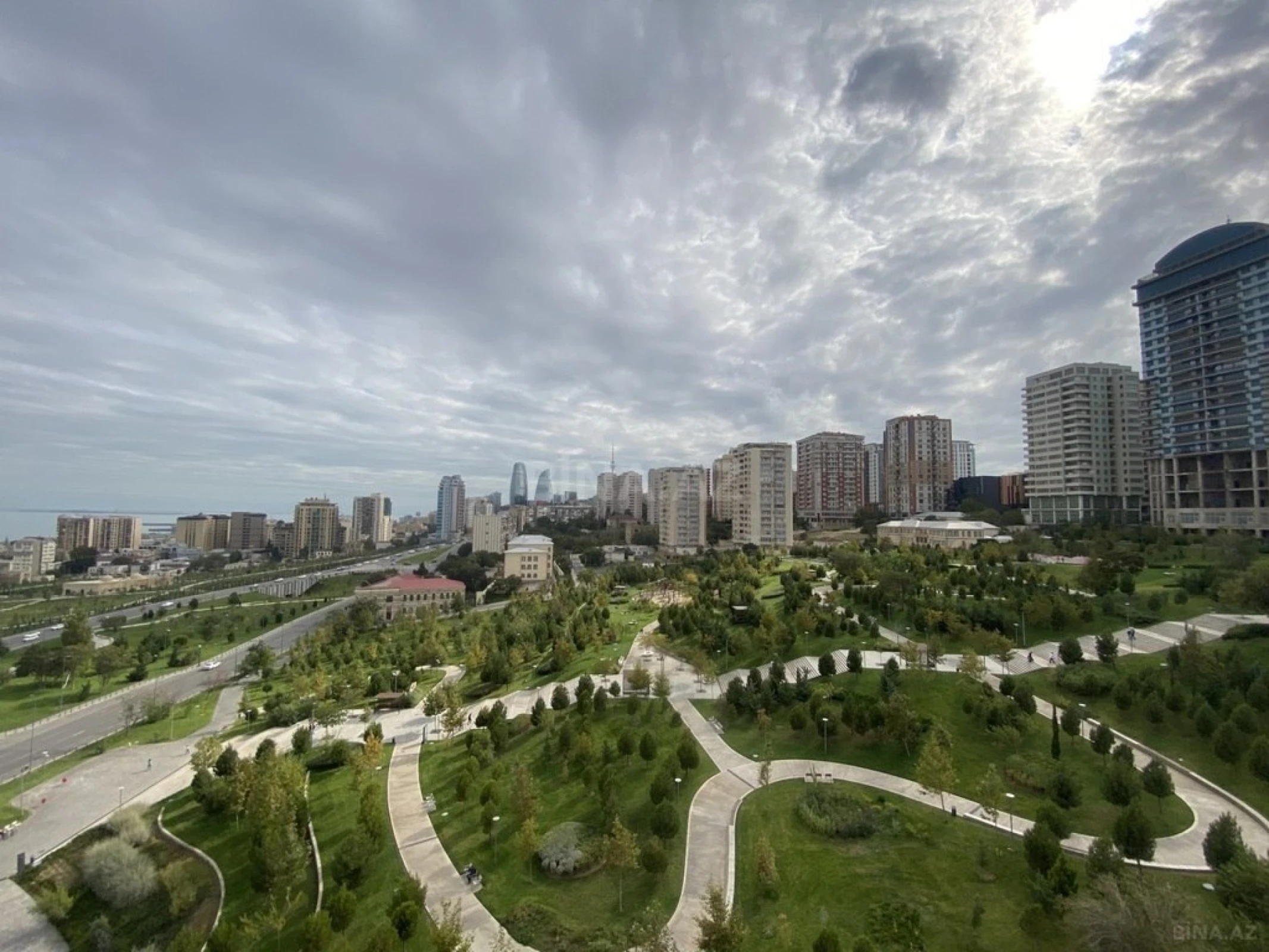 Satılır 4 otaqlı mənzil 170 m²