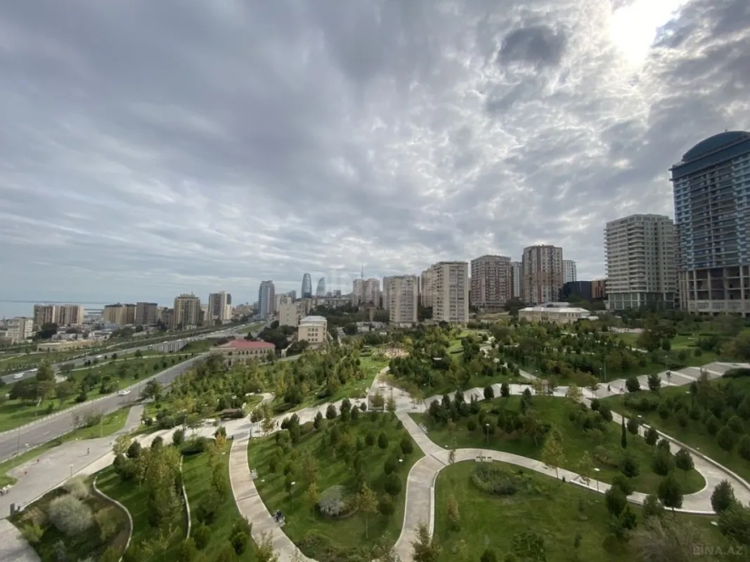 Satılır 4 otaqlı mənzil 170 m²