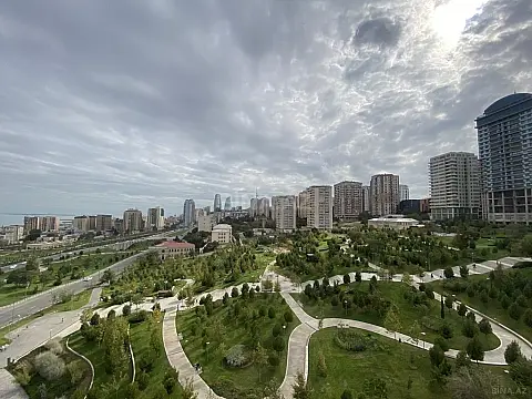 Satılır 4 otaqlı mənzil 170 m²