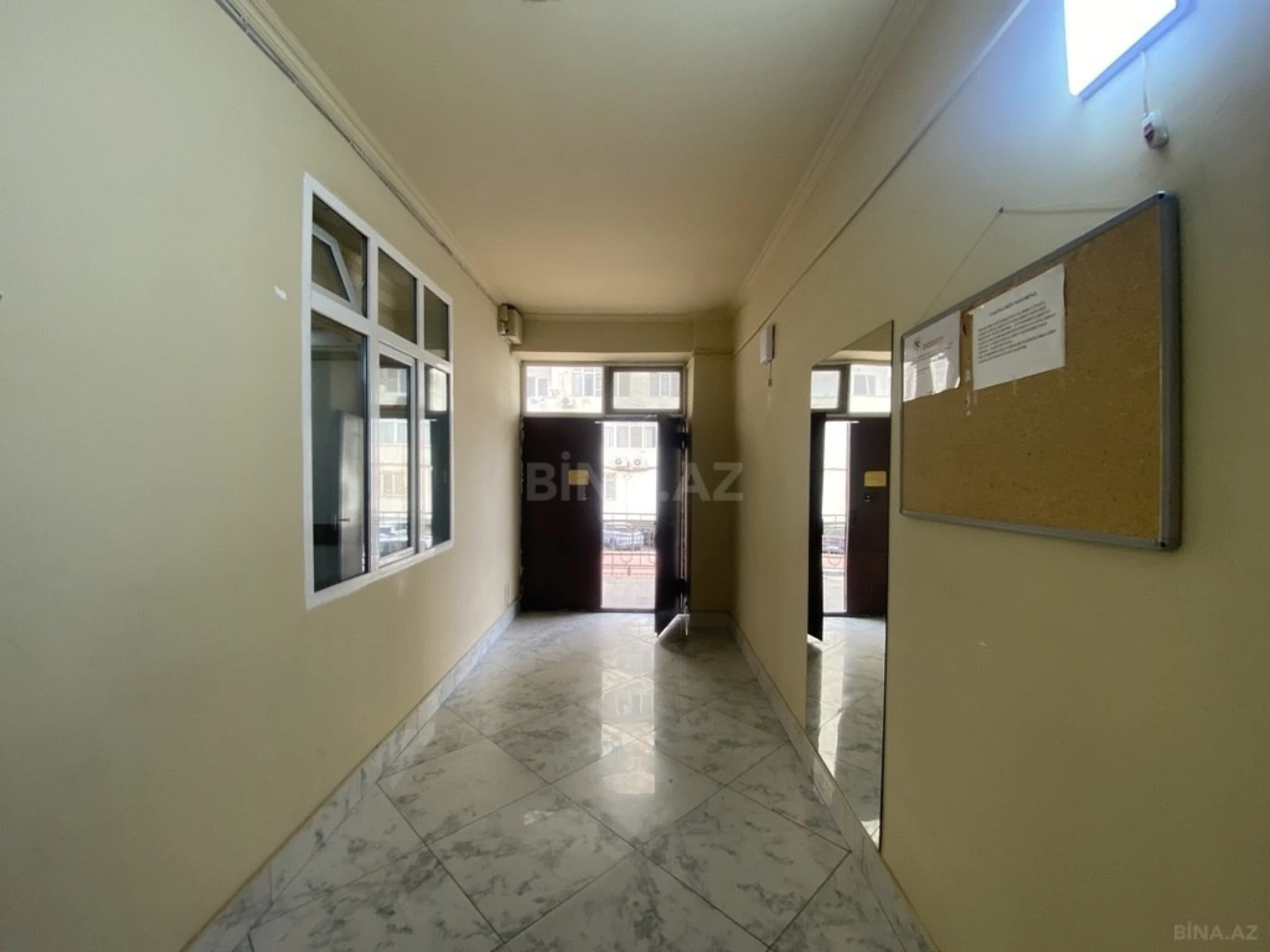 Satılır 4 otaqlı mənzil 170 m²