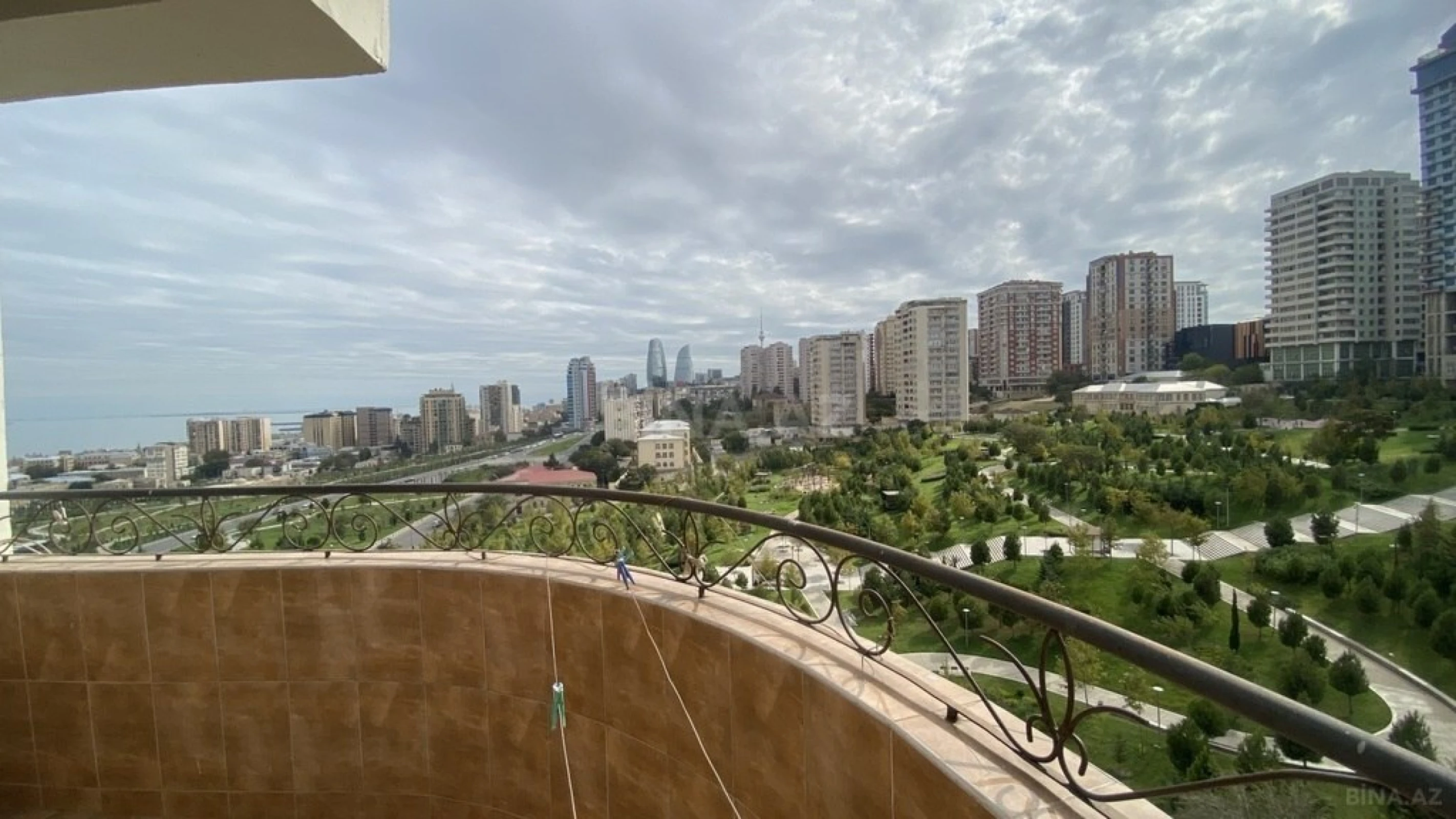 Satılır 4 otaqlı mənzil 170 m²