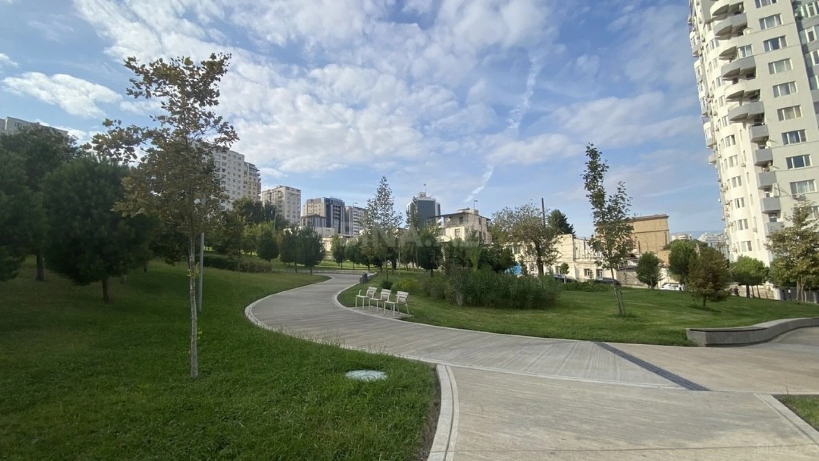 Satılır 4 otaqlı mənzil 170 m²