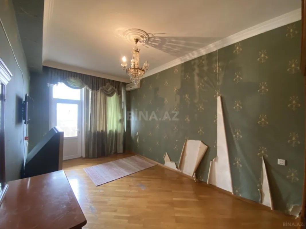 Satılır 4 otaqlı mənzil 170 m²