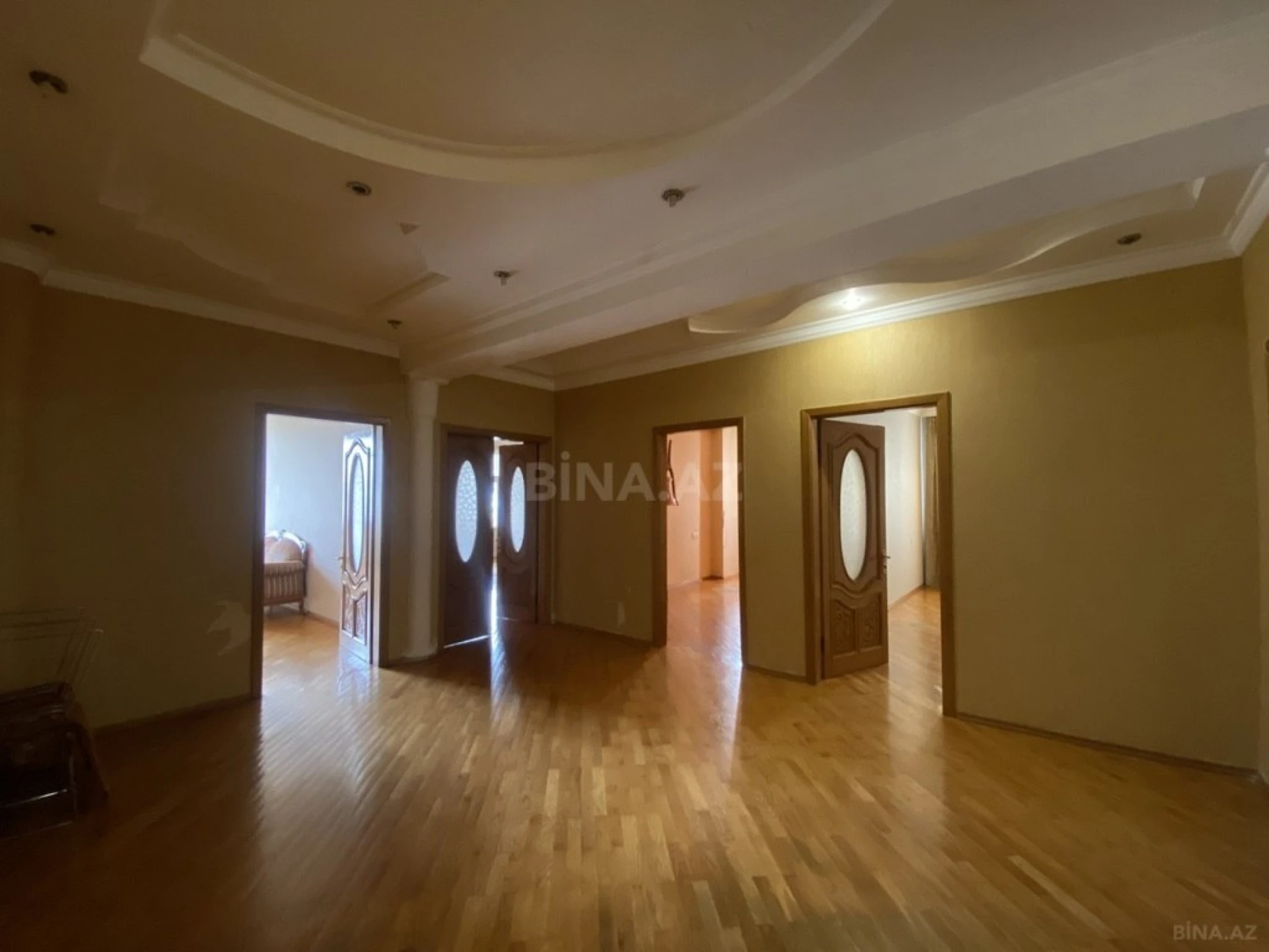 Satılır 4 otaqlı mənzil 170 m²