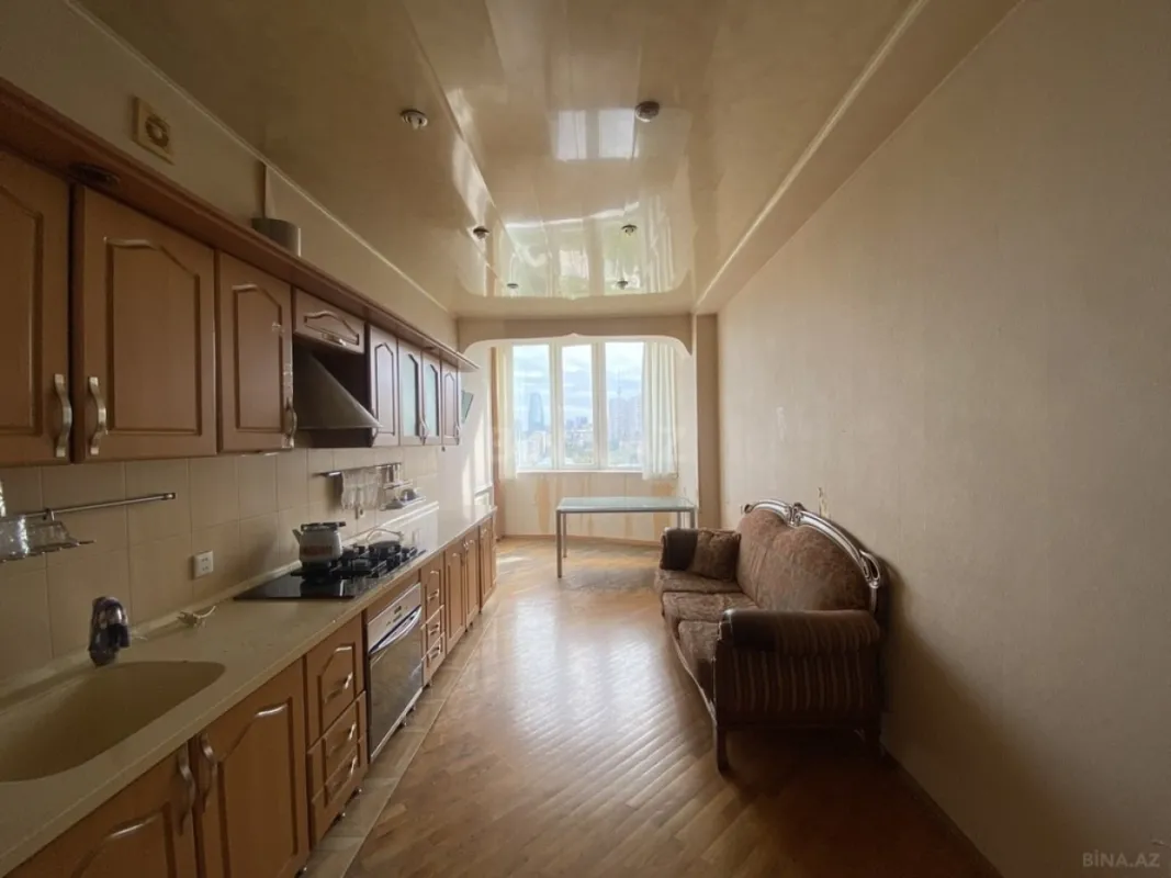 Satılır 4 otaqlı mənzil 170 m²