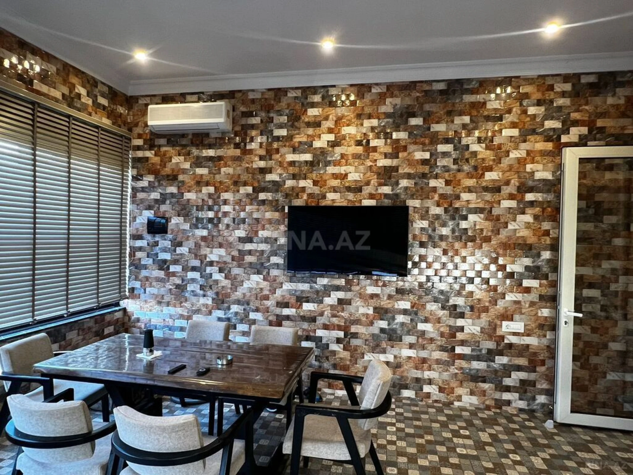 Satılır 8 otaqlı mənzil 533 m²