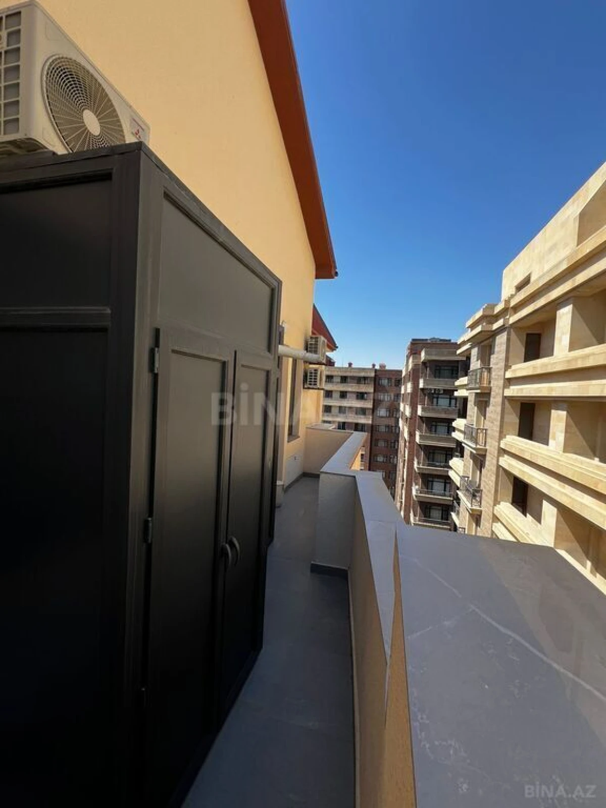 Satılır 8 otaqlı mənzil 533 m²