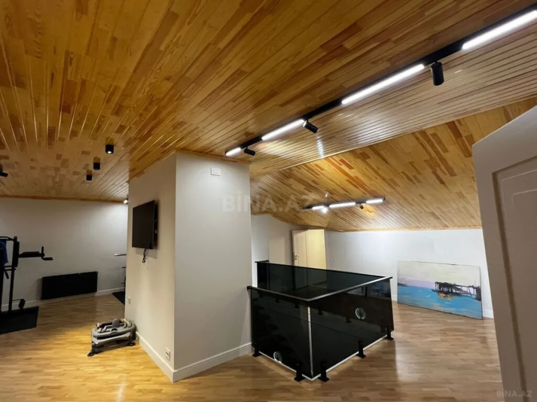 Satılır 8 otaqlı mənzil 533 m²