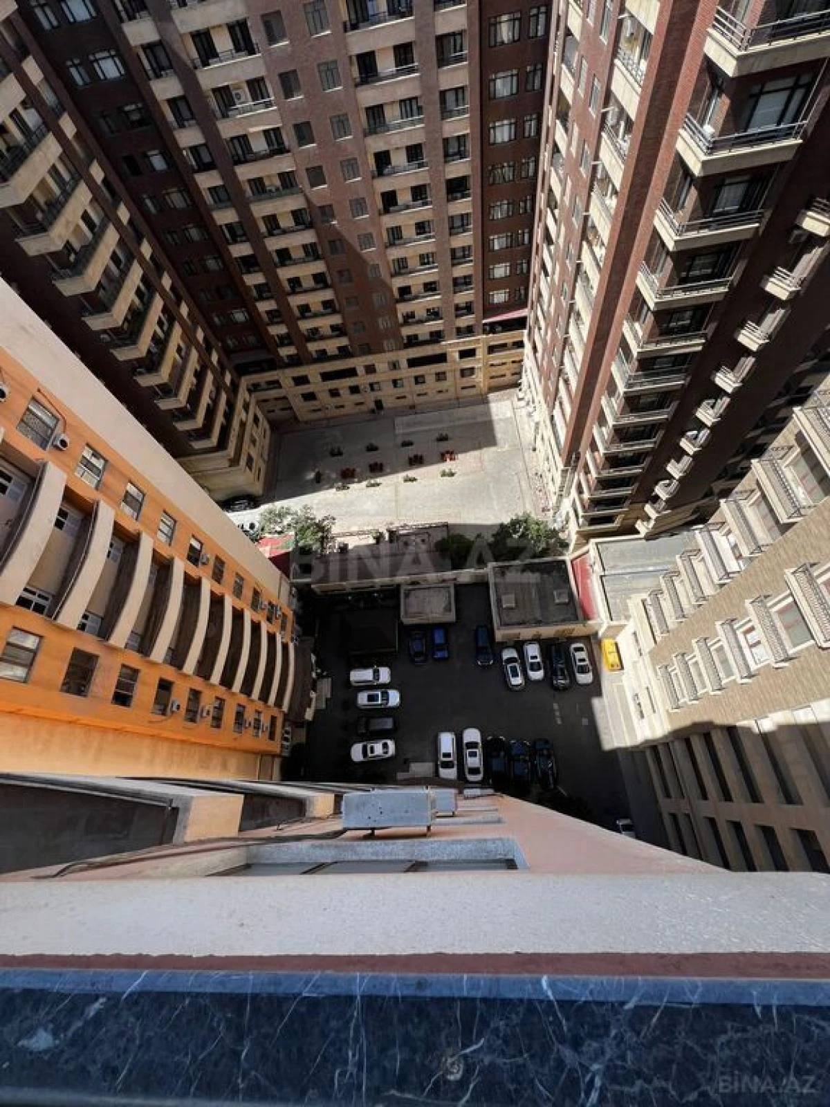 Satılır 8 otaqlı mənzil 533 m²