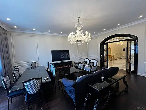 Satılır 8 otaqlı mənzil 533 m²