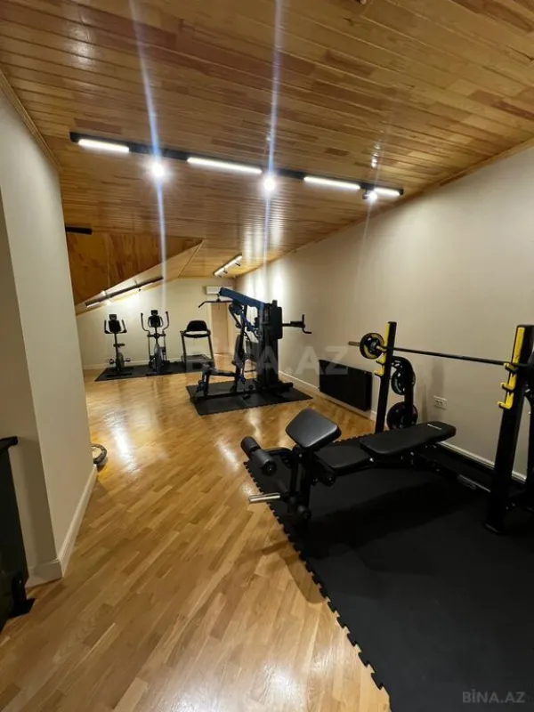 Satılır 8 otaqlı mənzil 533 m²