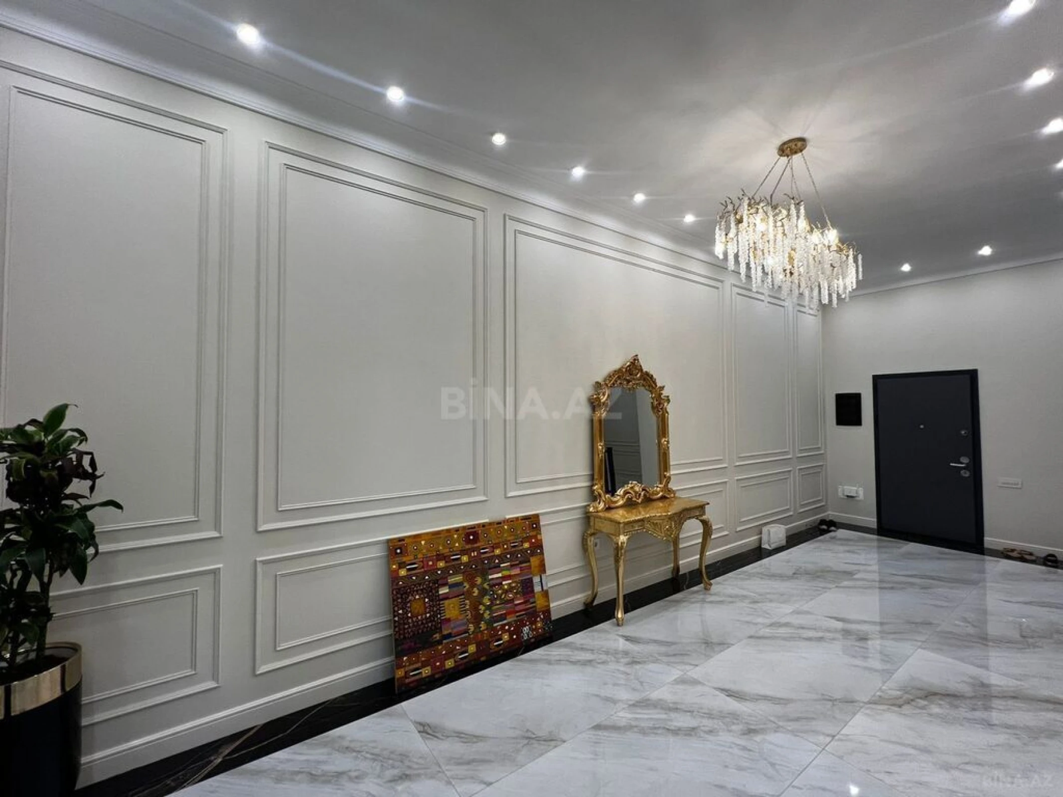 Satılır 8 otaqlı mənzil 533 m²