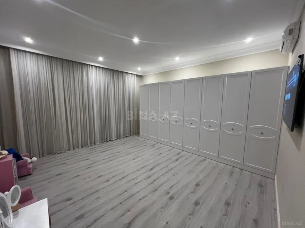 Satılır 8 otaqlı mənzil 533 m²