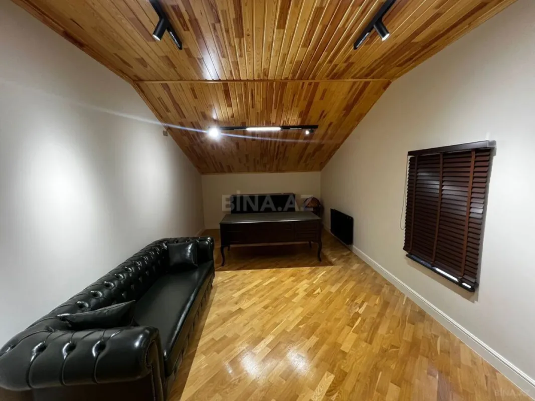 Satılır 8 otaqlı mənzil 533 m²