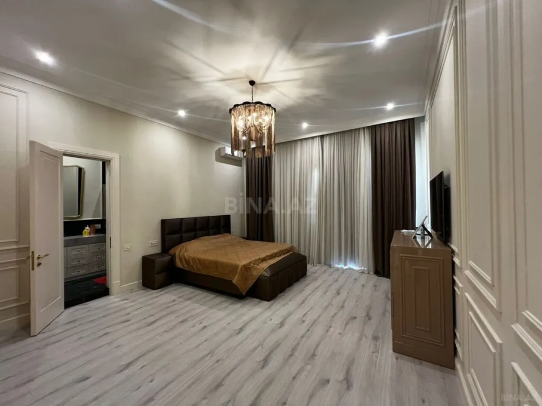 Satılır 8 otaqlı mənzil 533 m²