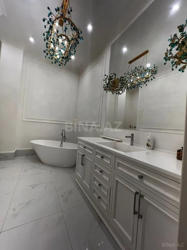 Satılır 8 otaqlı mənzil 533 m²