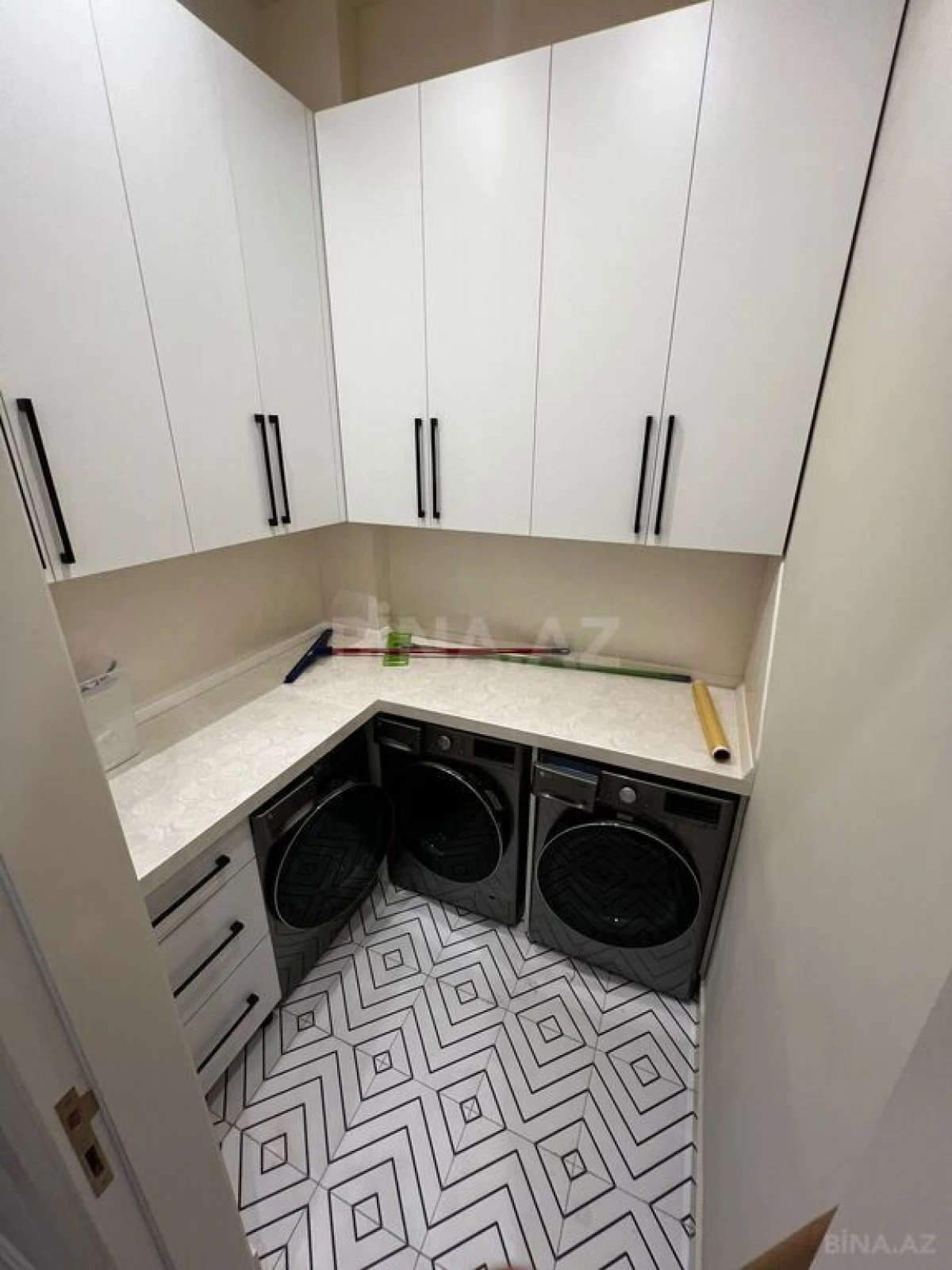 Satılır 8 otaqlı mənzil 533 m²