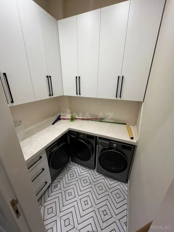 Satılır 8 otaqlı mənzil 533 m²