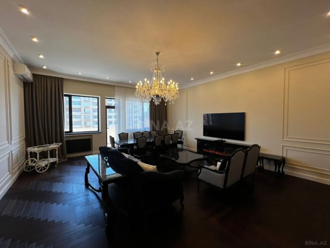 Satılır 8 otaqlı mənzil 533 m²