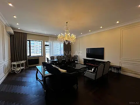 Satılır 8 otaqlı mənzil 533 m²