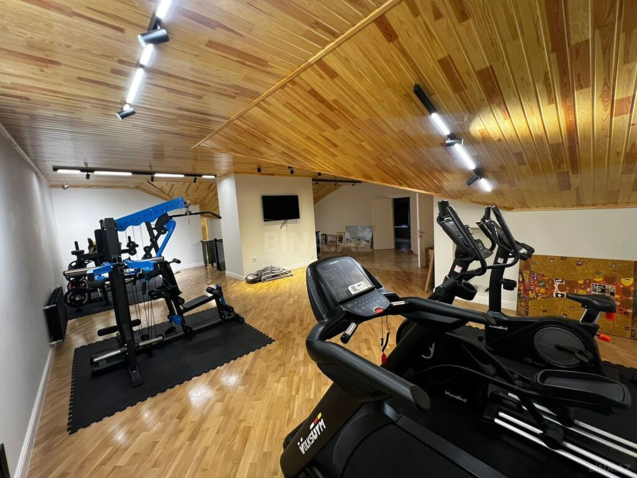 Satılır 8 otaqlı mənzil 533 m²