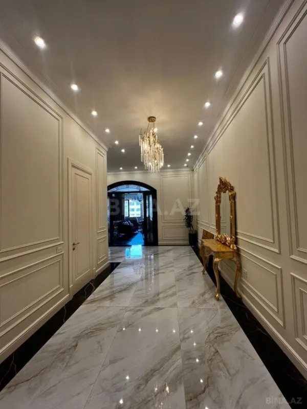 Satılır 8 otaqlı mənzil 533 m²