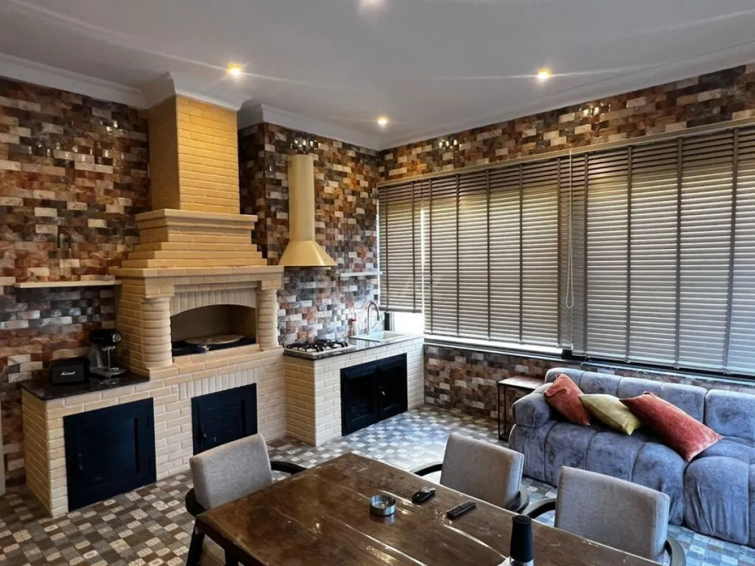 Satılır 8 otaqlı mənzil 533 m²