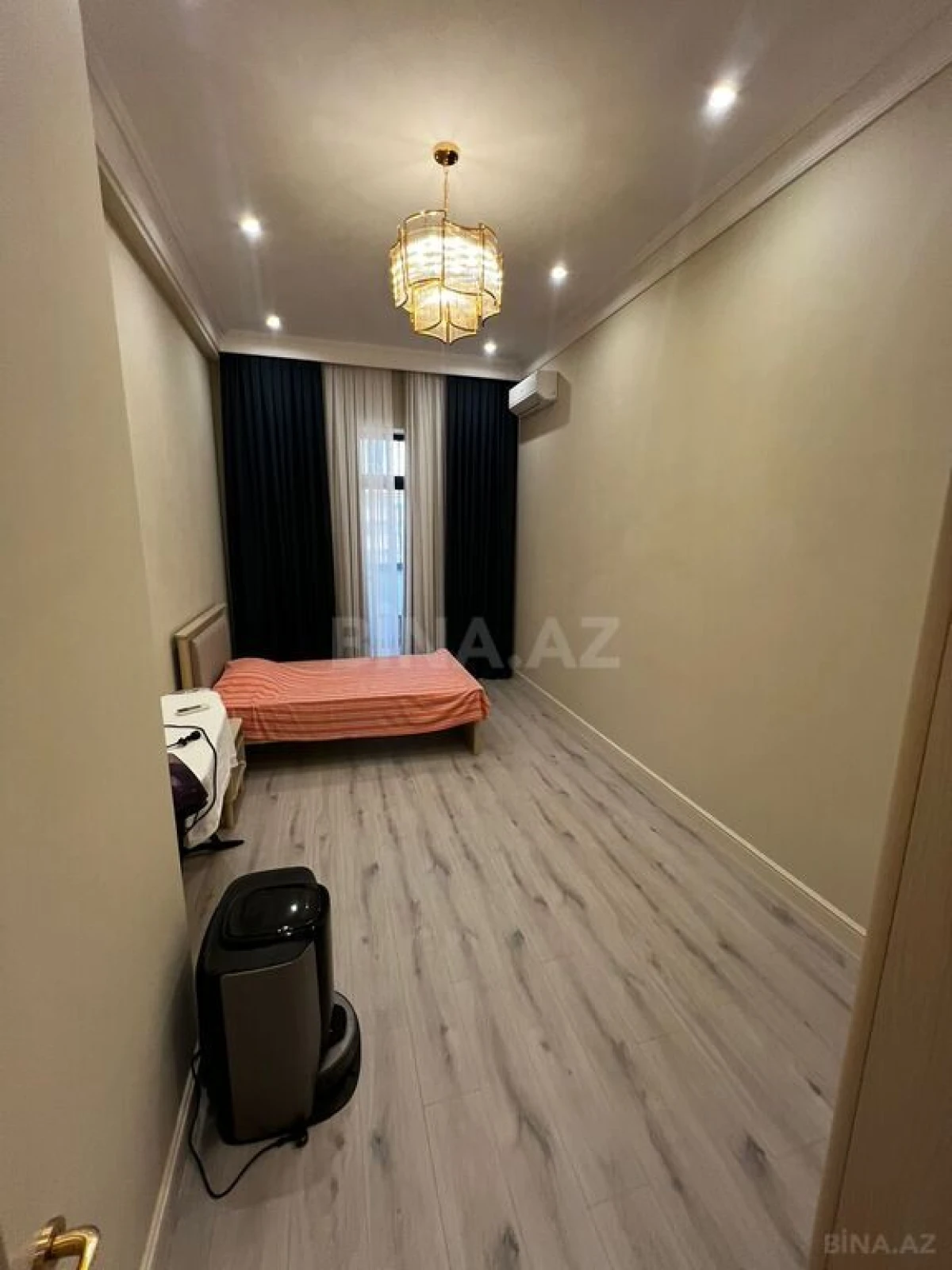 Satılır 8 otaqlı mənzil 533 m²