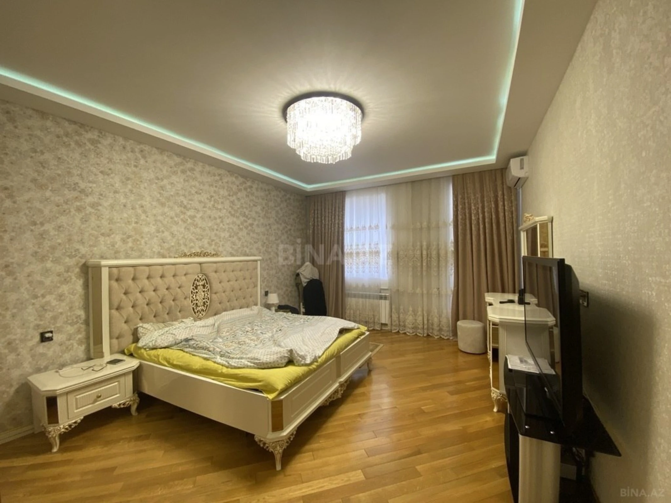 Satılır 3 otaqlı mənzil 160 m²