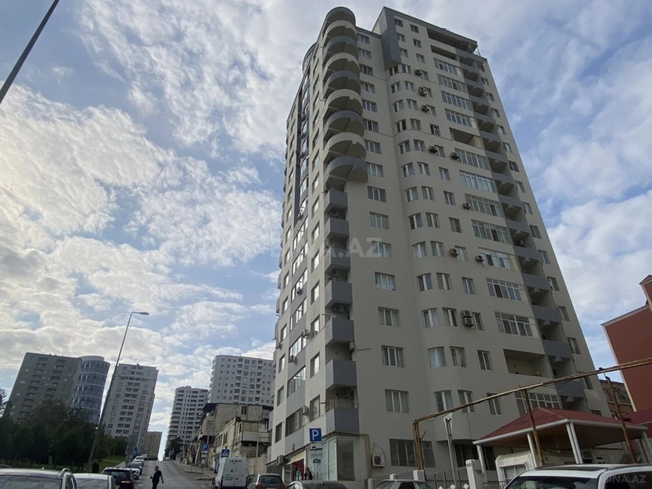 Satılır 3 otaqlı mənzil 160 m²