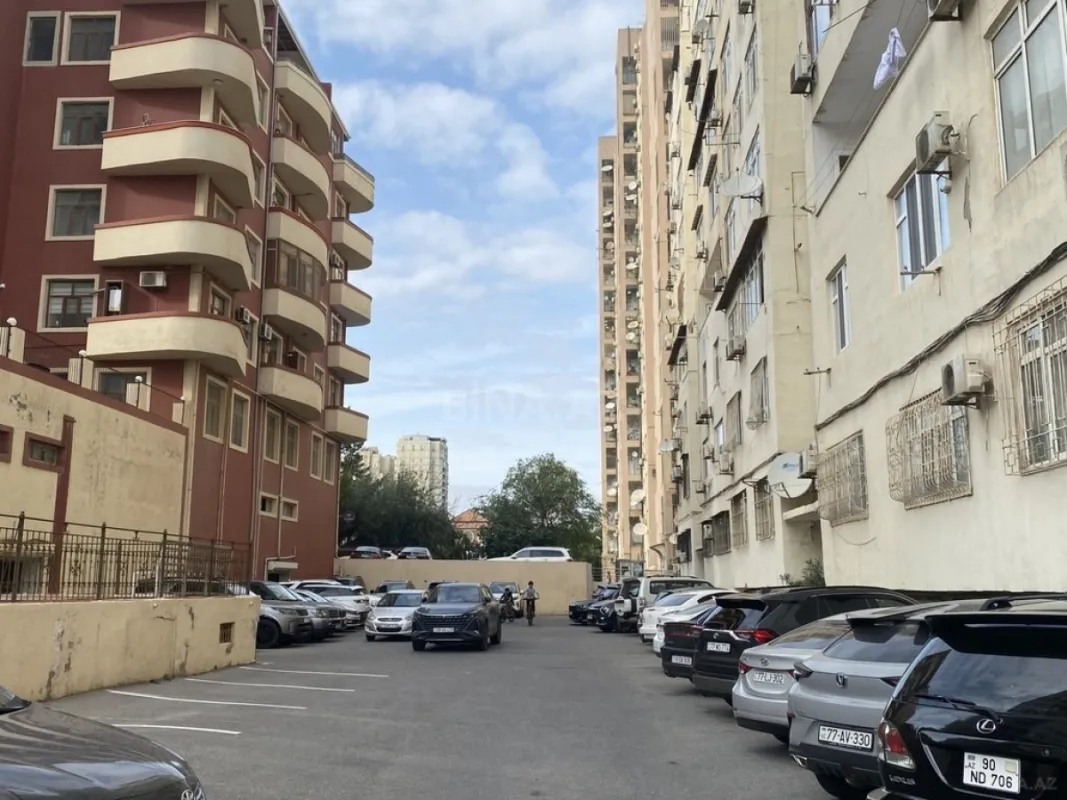 Satılır 3 otaqlı mənzil 160 m²