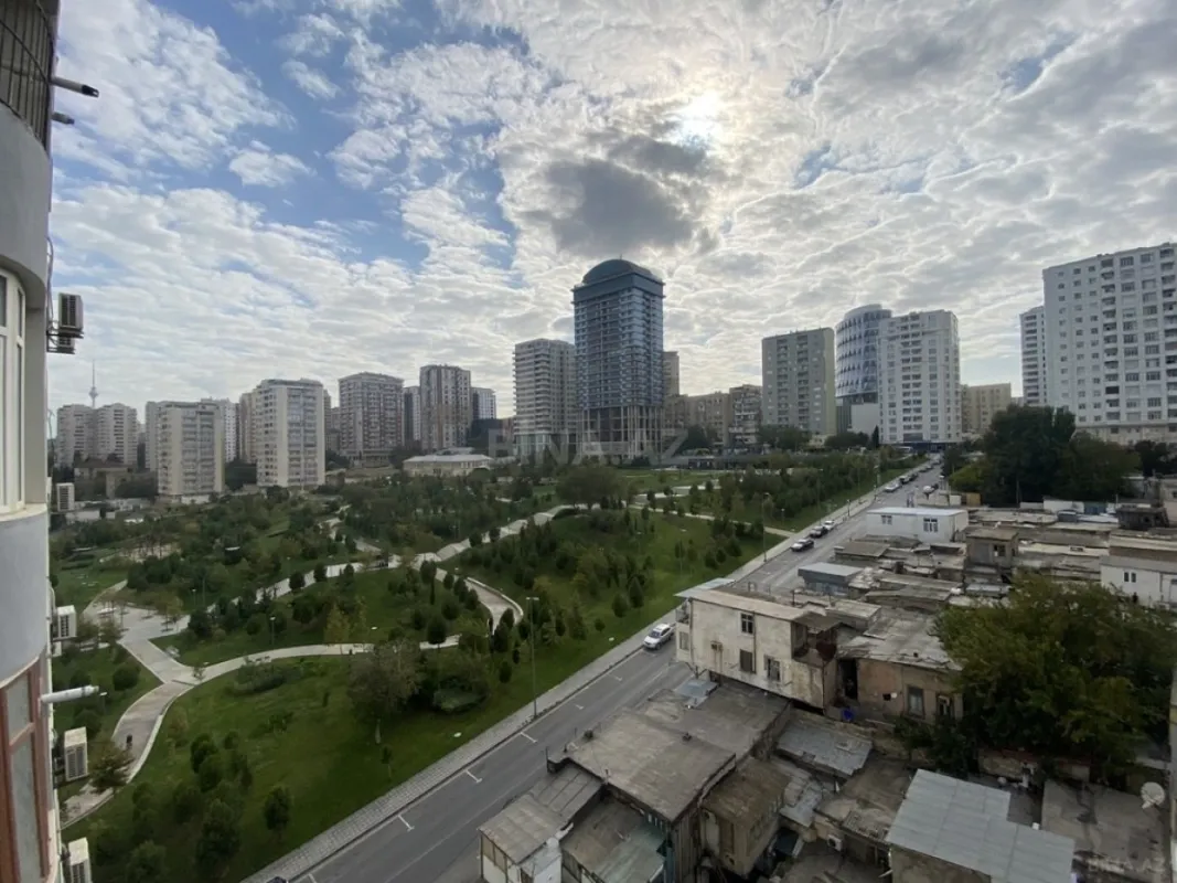 Satılır 3 otaqlı mənzil 160 m²